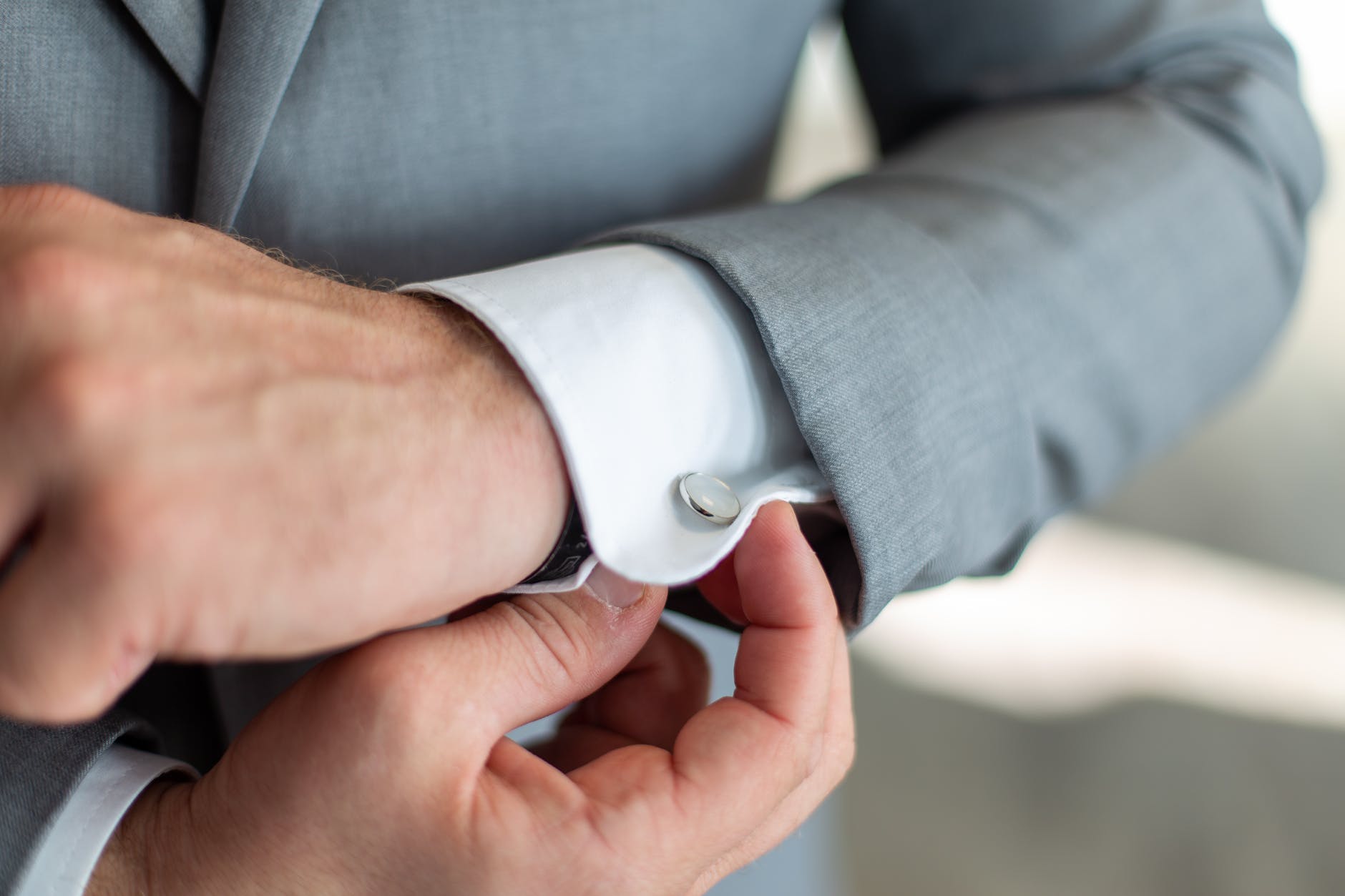 How to wear cufflinks with suit?